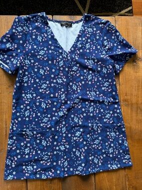 Options Women's Navy Floral V-Neck Top